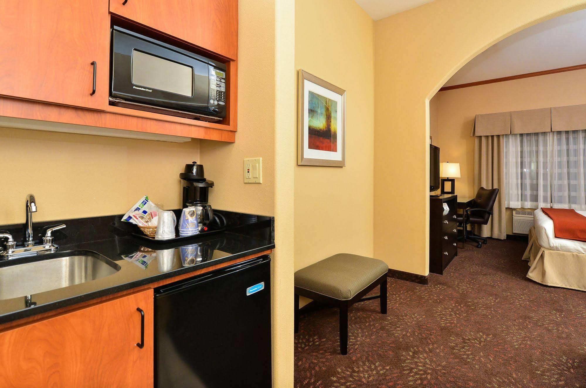 Holiday Inn Express Vancouver North By Ihg מראה חיצוני תמונה